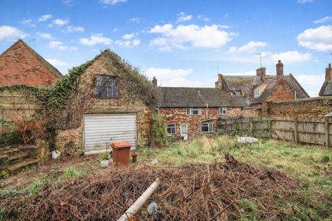 3 bedroom terraced house for sale, High Street, Finedon NN9