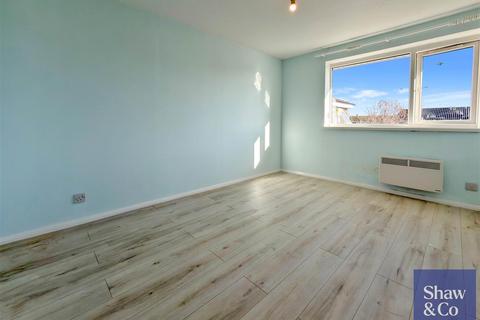 2 bedroom flat for sale, Old Park Mews, Hounslow TW5