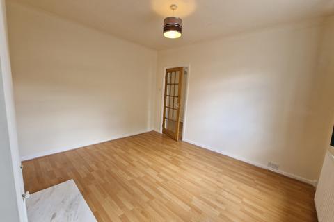 3 bedroom terraced house to rent, Victoria Road, Wolverhampton WV3