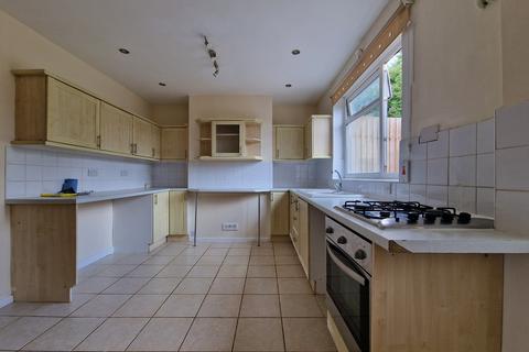 3 bedroom terraced house to rent, Victoria Road, Wolverhampton WV3