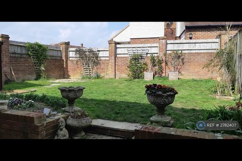 3 bedroom semi-detached house to rent, The Tollgate, Staplecross, TN32
