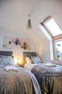 2 bedroom flat to rent, Tavistock Close, Leeds, LS12