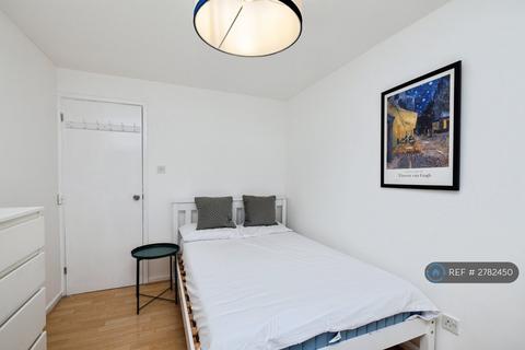 3 bedroom maisonette to rent, Manor Place, London, SE17