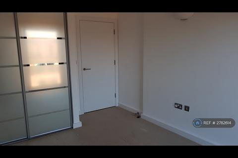 1 bedroom flat to rent, High Street, Slough, SL1