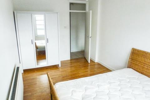 2 bedroom flat to rent, Staines Road West,  Sunbury-On-Thames,  TW16