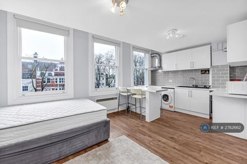 Studio to rent, High Street, London, N8