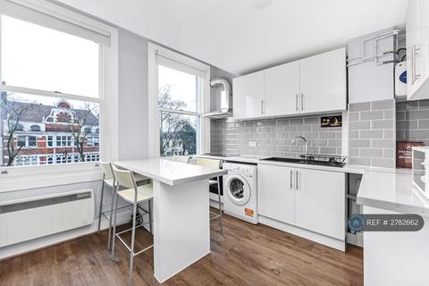 Studio to rent, High Street, London, N8