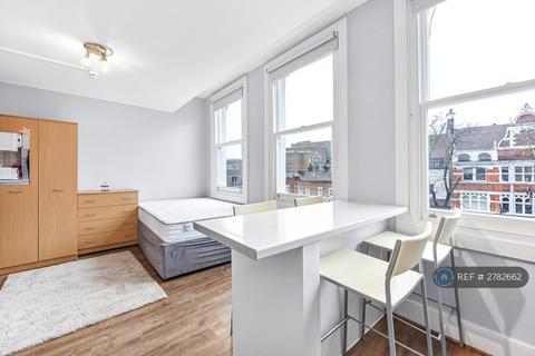 Studio to rent, High Street, London, N8