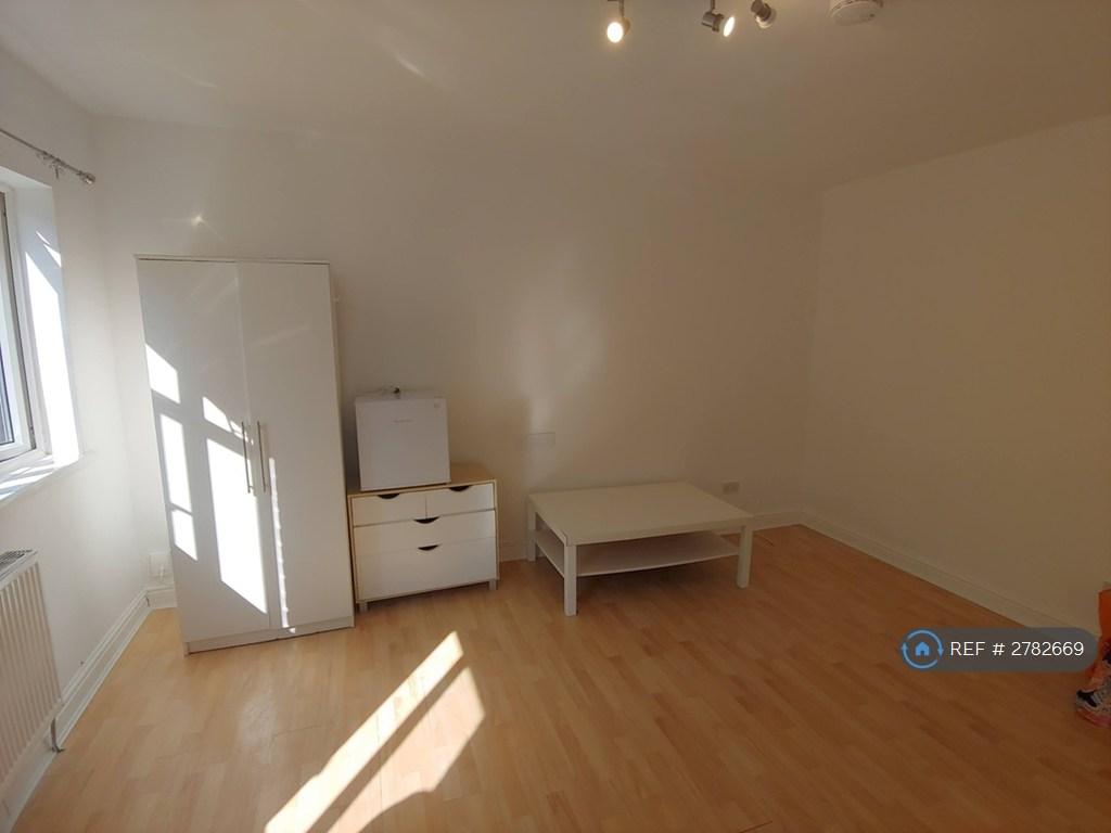 Flat 3 : Main Room.