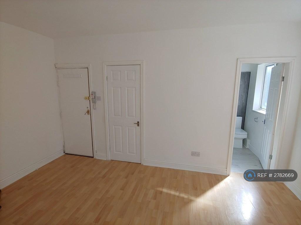 Flat 3 : Main Room.