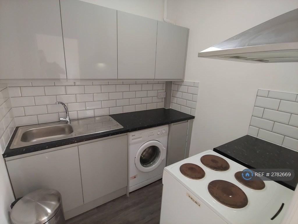 Flat 3 : Kitchen.