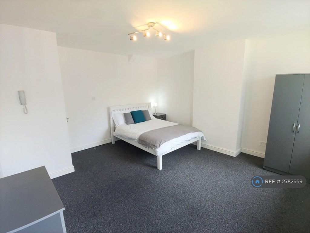 Flat 6 : Main Room.