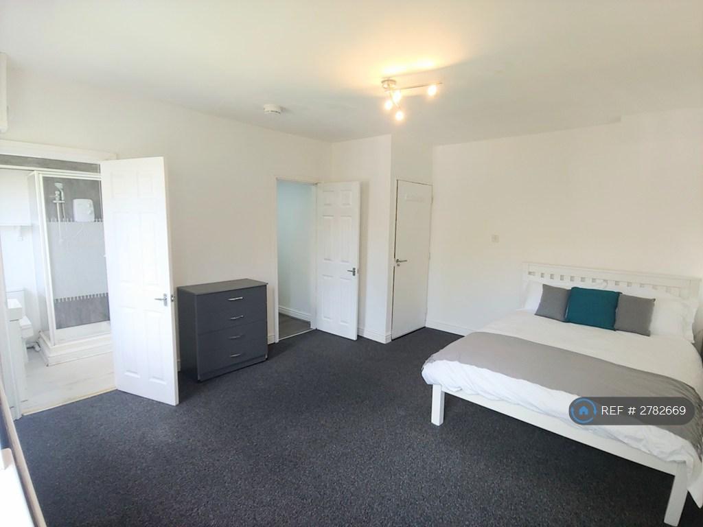Flat 6 : Main Room.