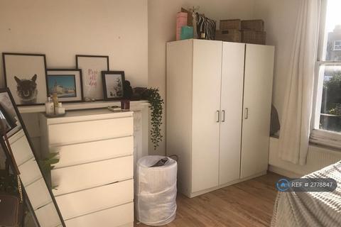 2 bedroom flat to rent, Huron Road, Balham, SW17