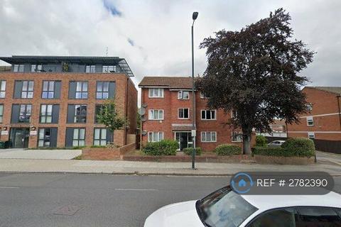 1 bedroom in a flat share to rent, Belvoir Court, Harrow, HA3