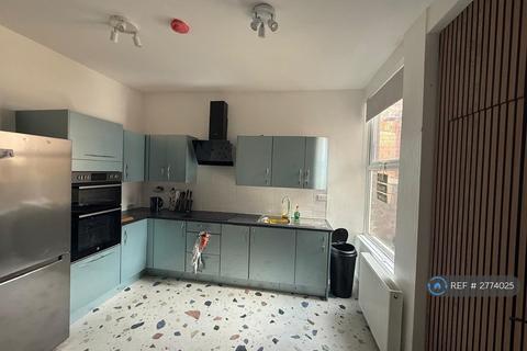 1 bedroom in a house share to rent, Ingoldsby Avenue, Manchester, M13