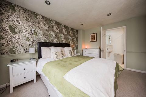 4 bedroom detached house for sale, Farnham Lane, Langton Green