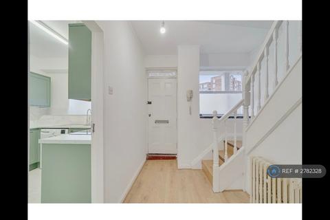 1 bedroom in a flat share to rent, De Quincey House, London, SW1V