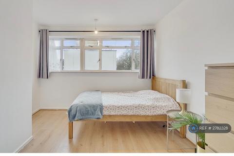 1 bedroom in a flat share to rent, De Quincey House, London, SW1V