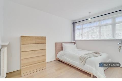 1 bedroom in a flat share to rent, De Quincey House, London, SW1V
