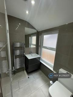 5 bedroom terraced house to rent, Selsdon Road, London, E13