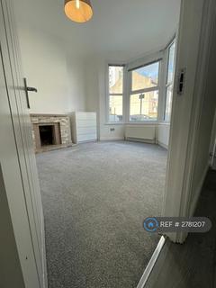 5 bedroom terraced house to rent, Selsdon Road, London, E13