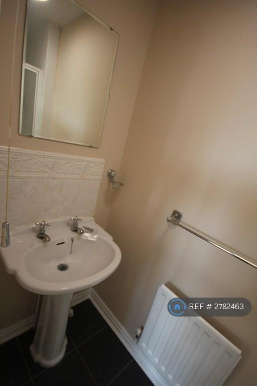 En-Suite Bathroom