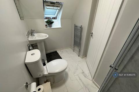 1 bedroom in a house share to rent, Exhibition Close, London, W12