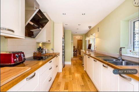 4 bedroom semi-detached house to rent, Newbury Road, Bromley, BR2