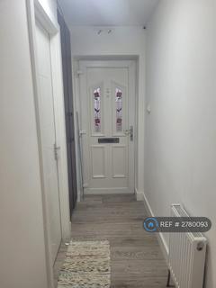 2 bedroom flat to rent, Maple Road, Hayes, UB4