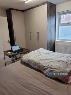 2 bedroom flat to rent, Maple Road, Hayes, UB4