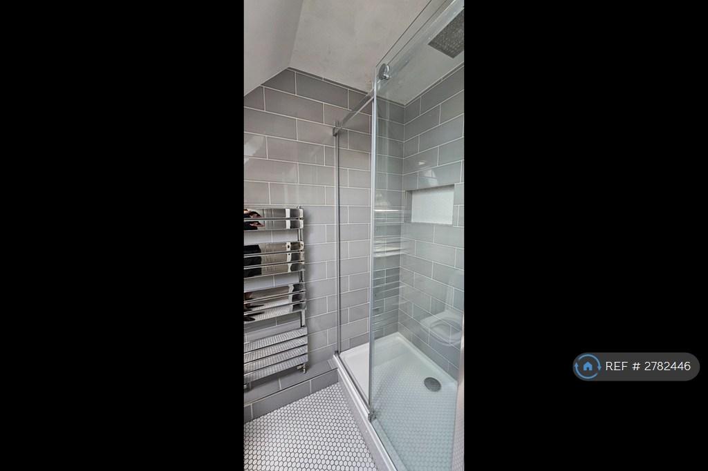 Ensuite Bedroom 3