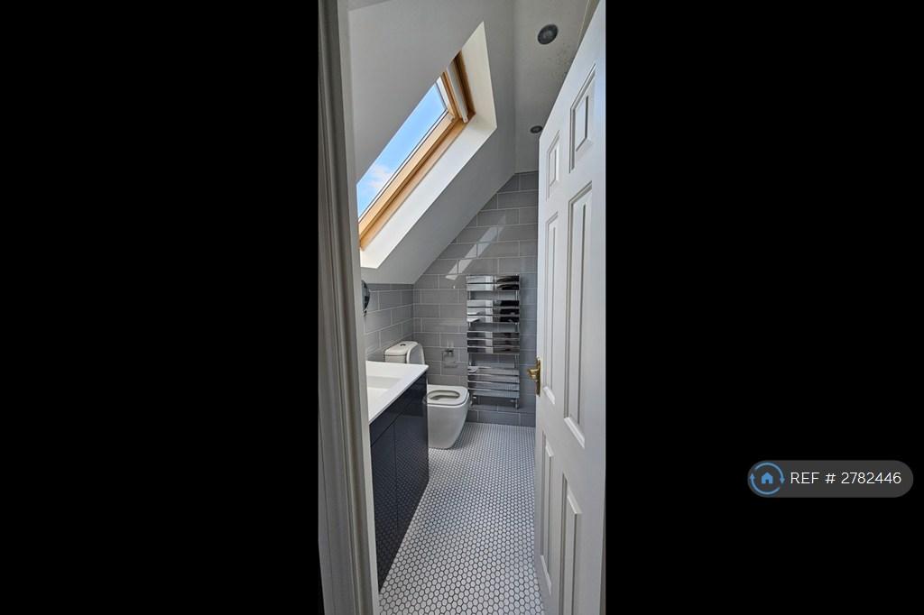 Ensuite Bedroom 3