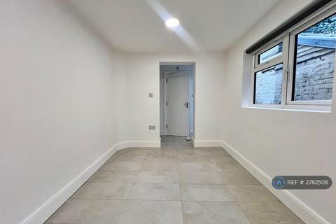 5 bedroom terraced house to rent, Meyrick Road, London, NW10
