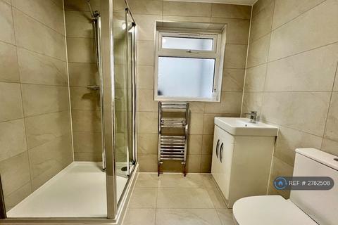 5 bedroom terraced house to rent, Meyrick Road, London, NW10