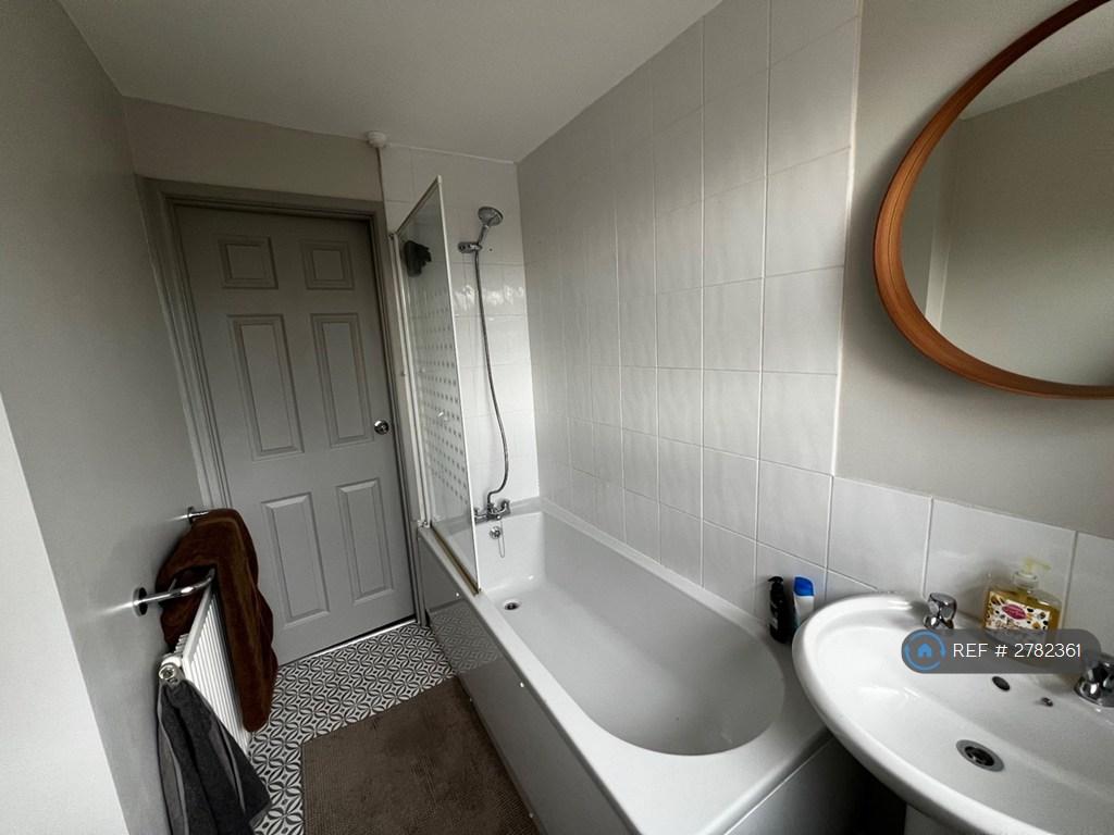 1st Floor Shared Bathroom