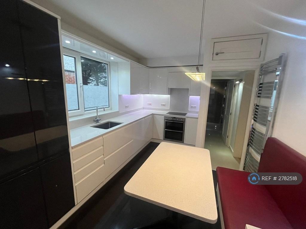 Kitchen &amp; Dining