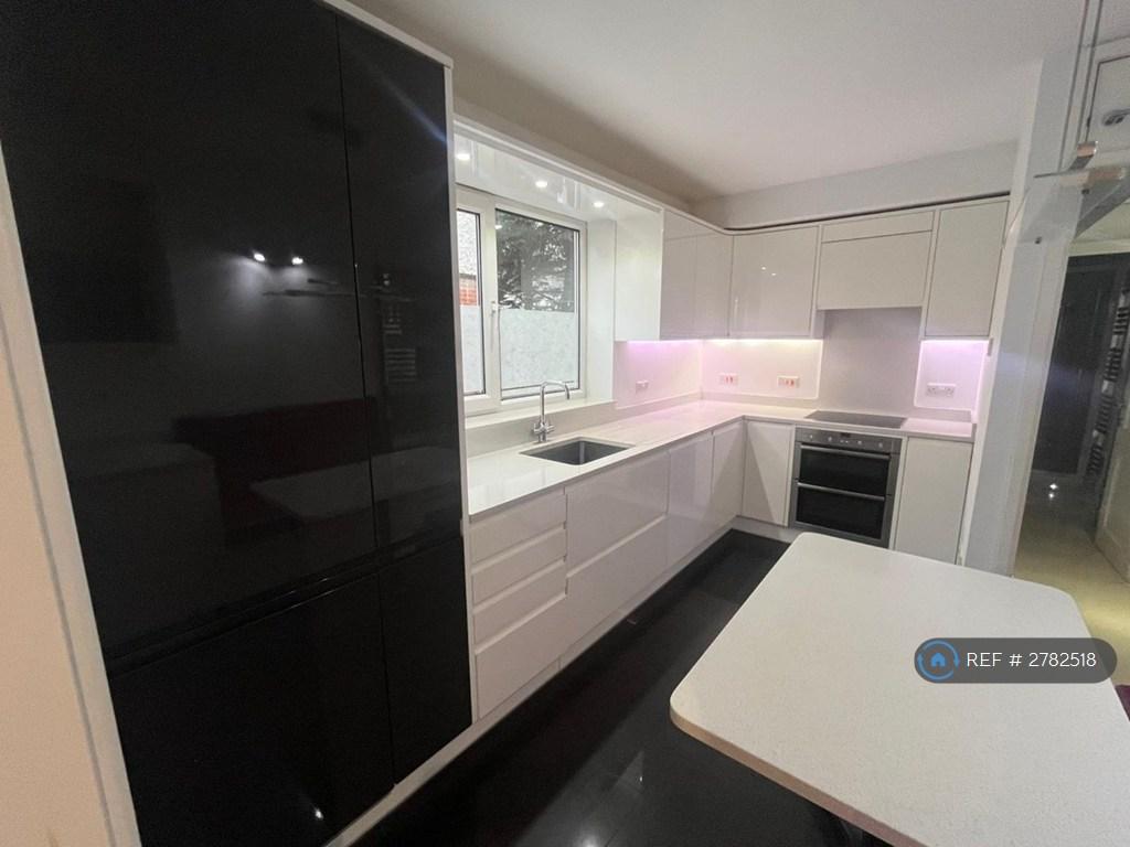 Kitchen &amp; Dining