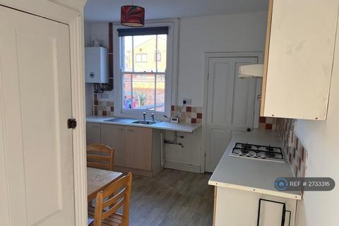 2 bedroom end of terrace house to rent, Falcon Grove, Nottingham, NG7