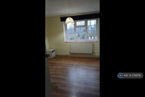 1 bedroom in a flat share to rent, West House Close, London, SW19