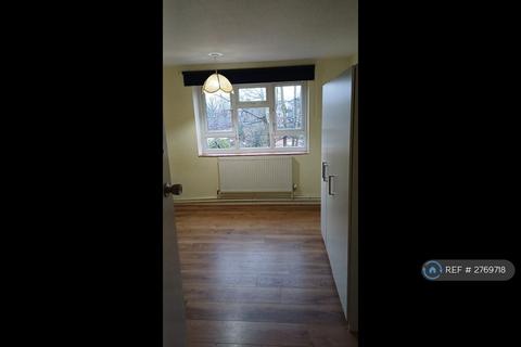 1 bedroom in a flat share to rent, West House Close, London, SW19