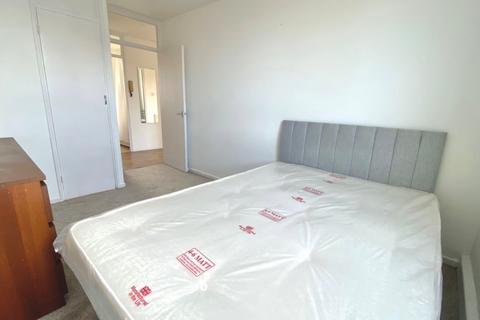 2 bedroom flat to rent, Henty Close, London, SW11
