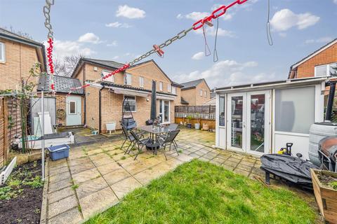 4 bedroom semi-detached house for sale, Quantock Crescent, Milton Keynes MK4