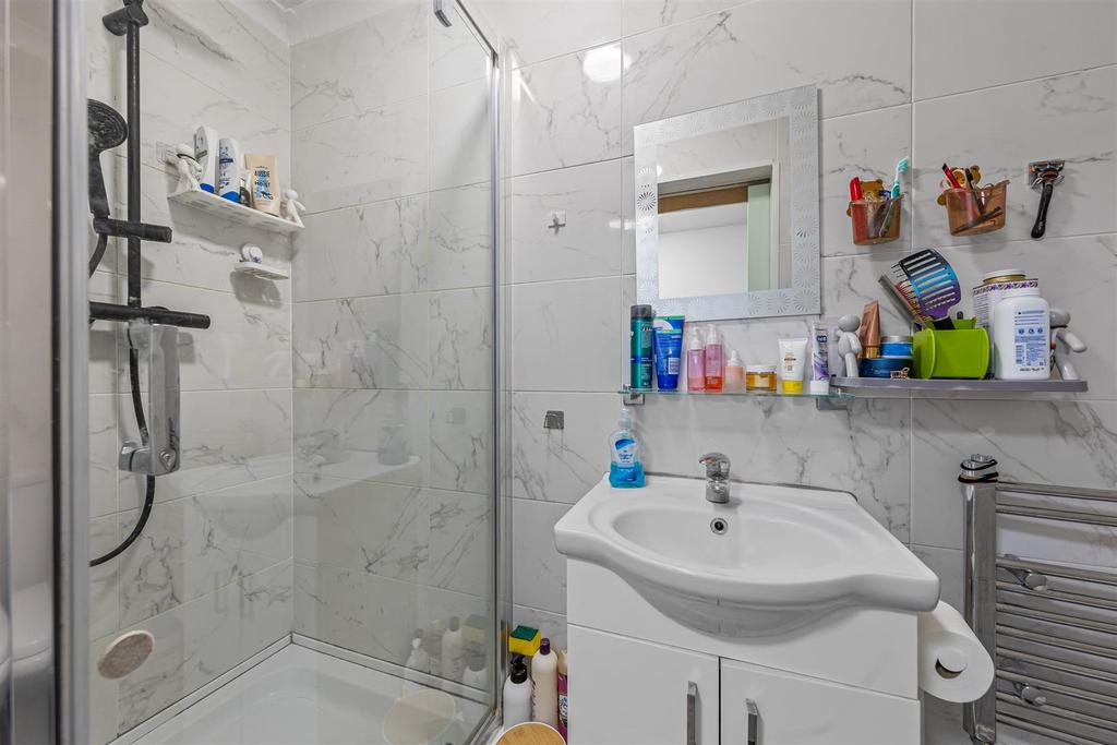 13 Quantock Cres Web18.jpg