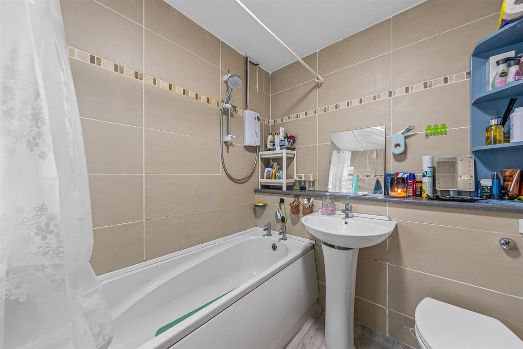 13 Quantock Cres Web24.jpg