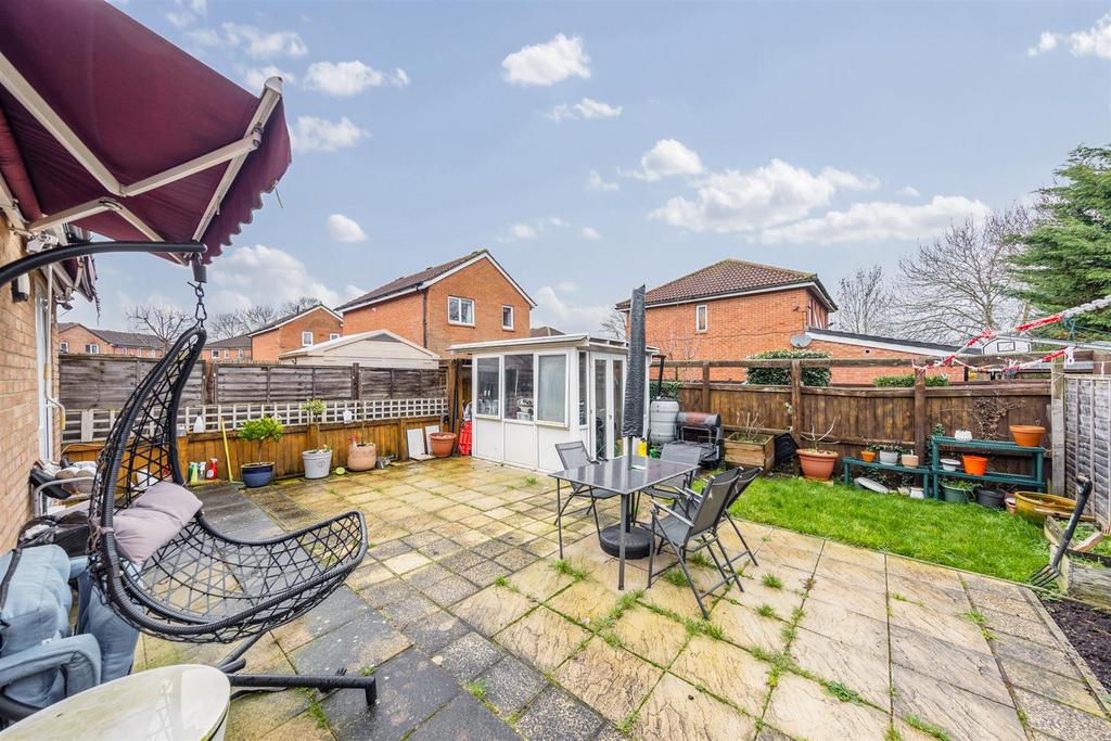 13 Quantock Cres Web04.jpg