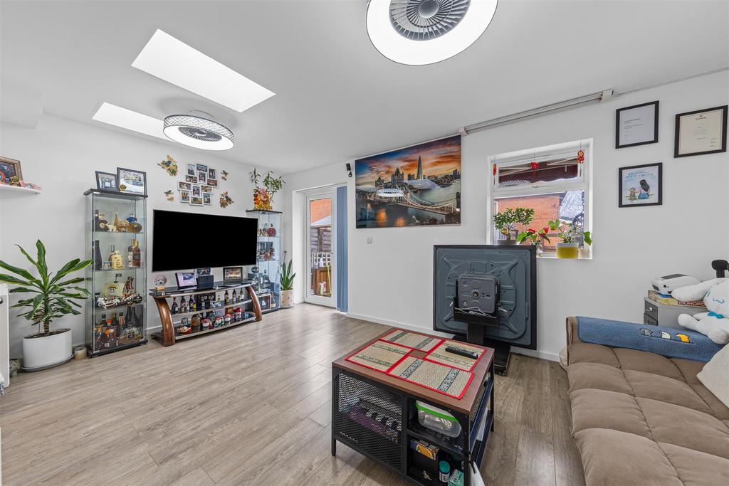 13 Quantock Cres Web17.jpg