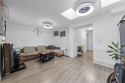 4 bedroom semi-detached house for sale, Quantock Crescent, Milton Keynes MK4