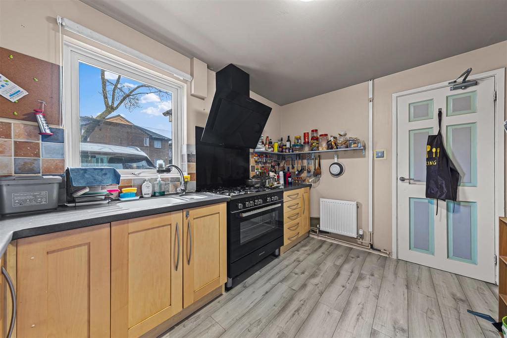 13 Quantock Cres Web11.jpg