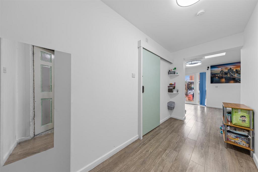 13 Quantock Cres Web14.jpg